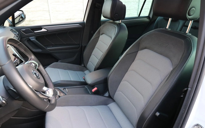 Volkswagen Tiguan cena 135050 przebieg: 71900, rok produkcji 2019 z Zelów małe 742